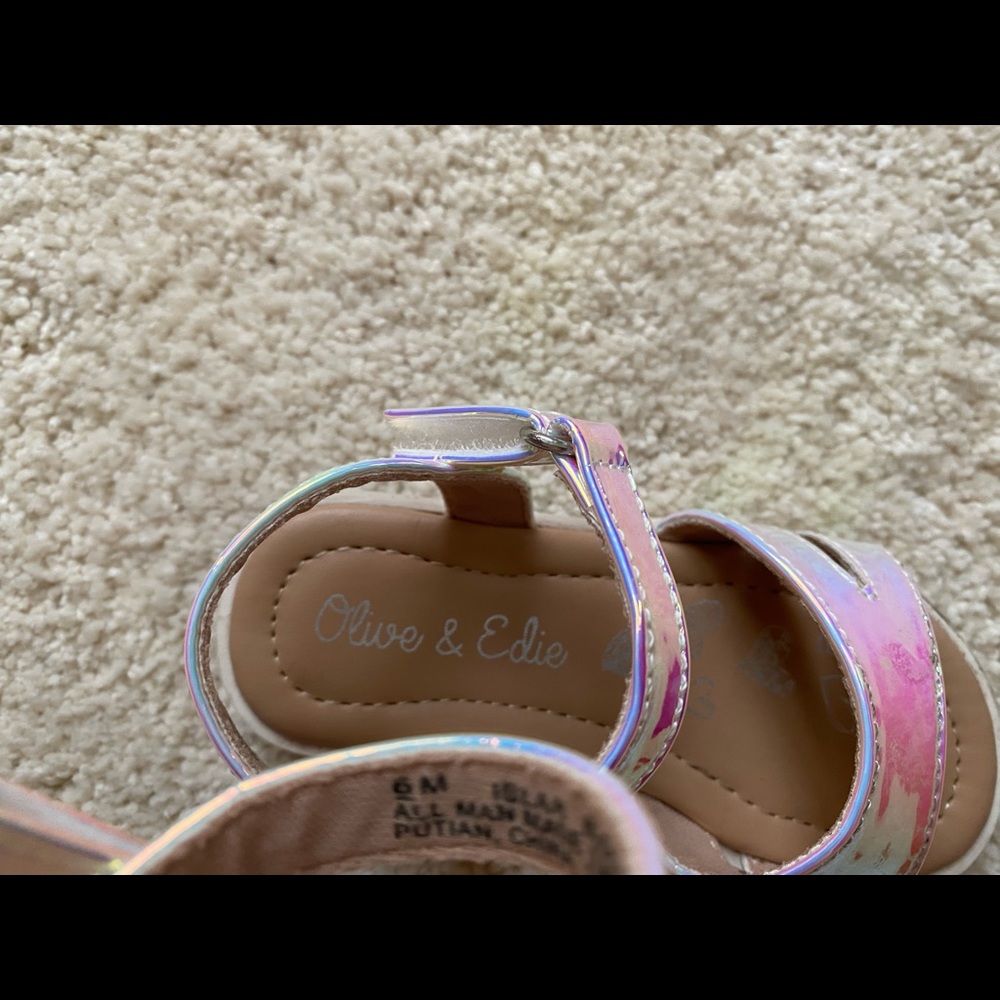 Olive & Edie. Size 6. Toddler sandal.